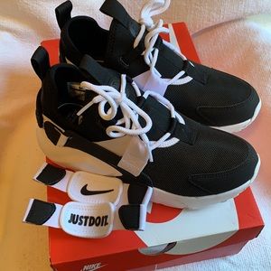 Women Nike Huarache City Low Sneakers AH6804-002